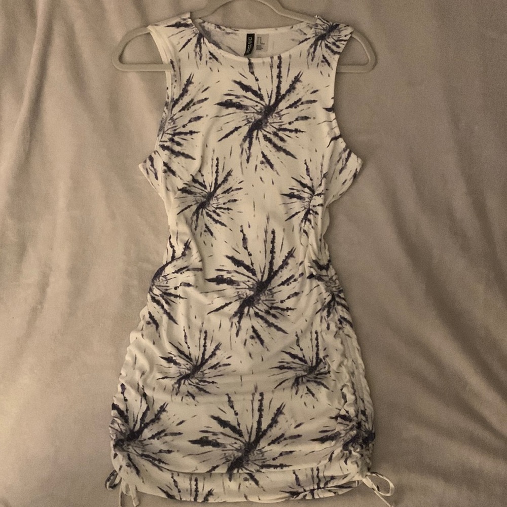 H&M Tie-Dye Ruched Bodycon Dress 🎆